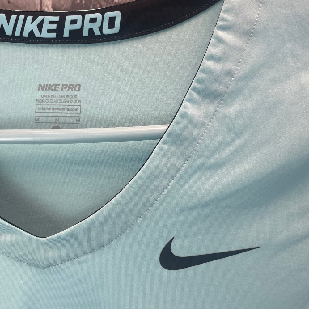 Nike Pro Women's Aqua Short Sleeve‎ Tee - Picture 2 of 7